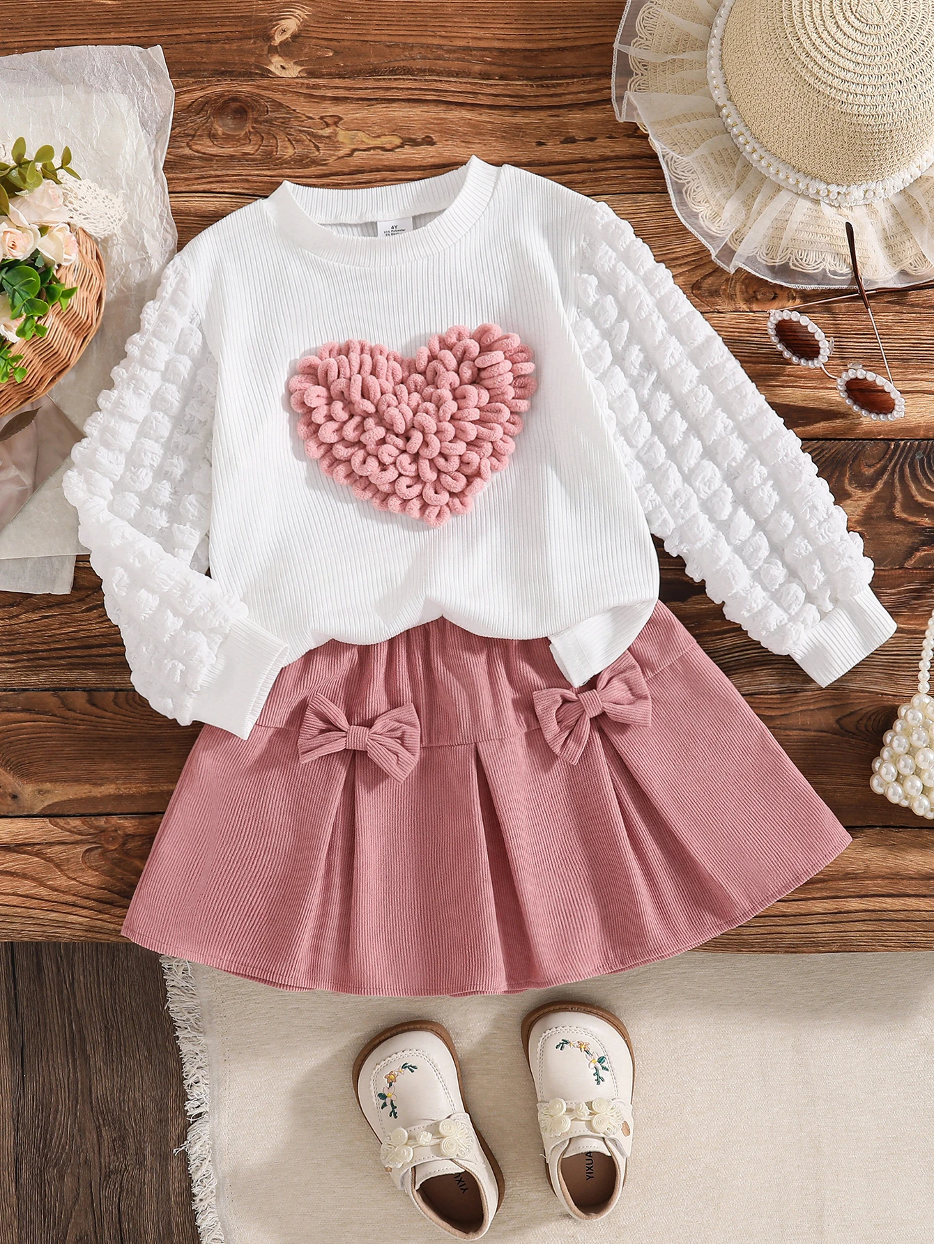 2-Piece Set for Girls: New Lantern Sleeve Round Neck Pullover with Heart Pattern Top + Pink Bow Skirt Set for Spring and Autumn, Outdoor Sweet and Cute Heart Girl Pink Butterfly T-Shirt and Skirt Set for Autumn and Winter, Children's Long-Sleeve Casual Everyday Two-Piece Set with Bow Detail